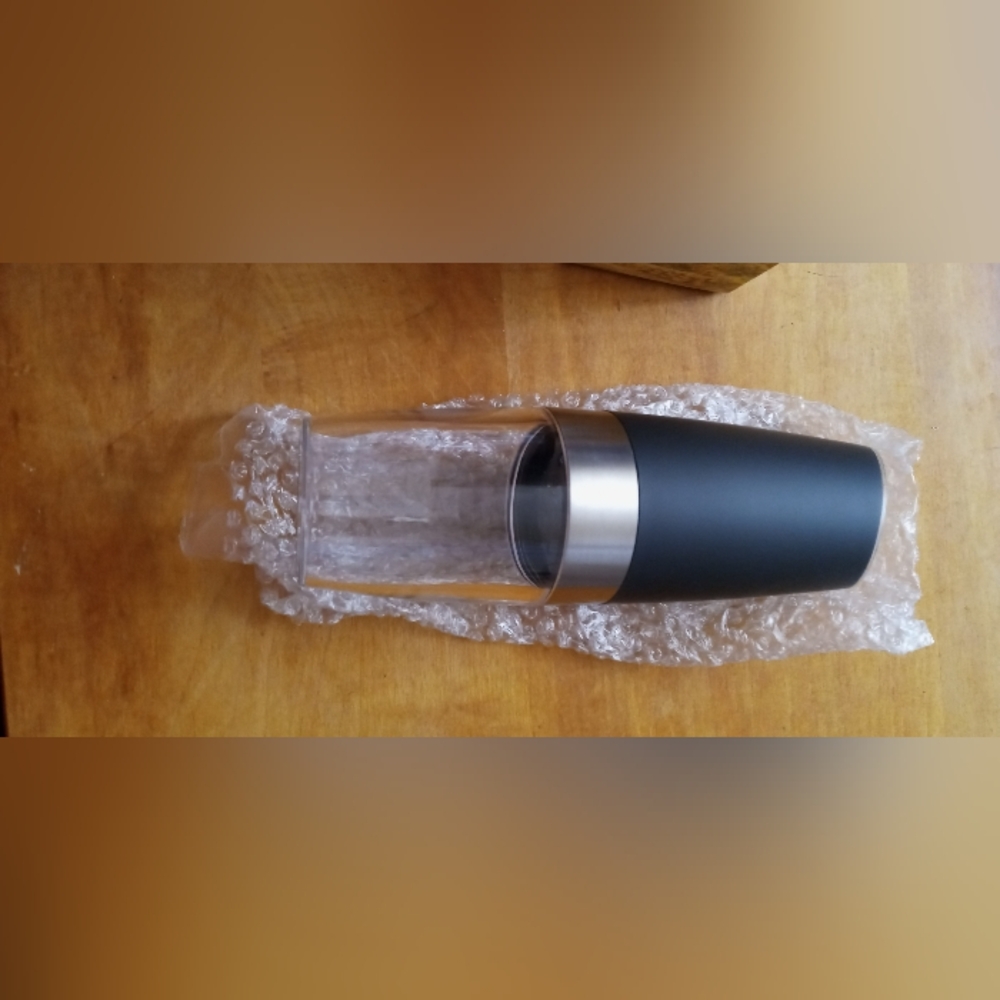 Gravity Electric Salt & Pepper Mill - Black - Picture 3 of 3
